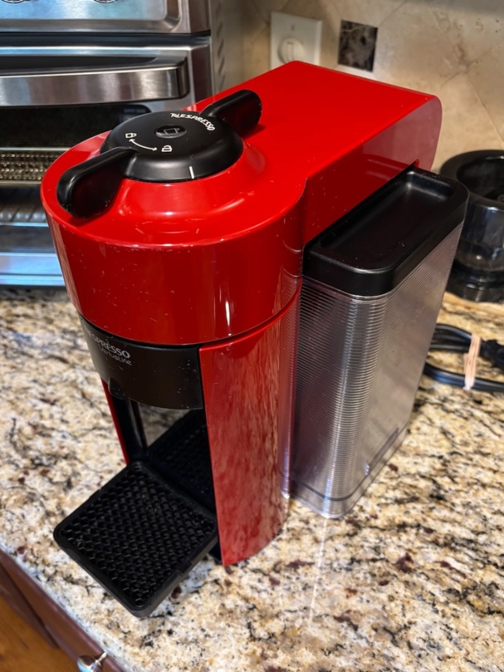 Nespresso Evoluo Machine Machine "Shiny Red" Vertuo